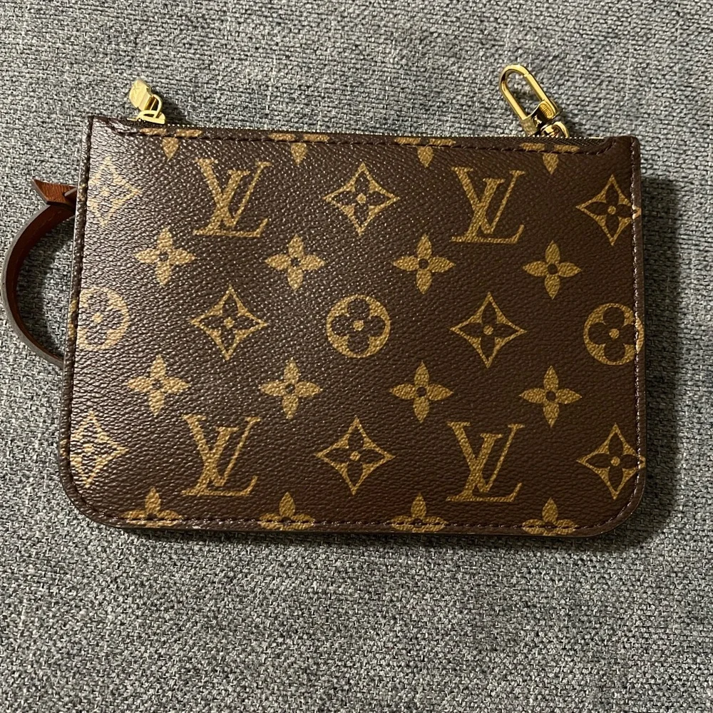 Louis Vuitton monogram zippy pouch wristlet
